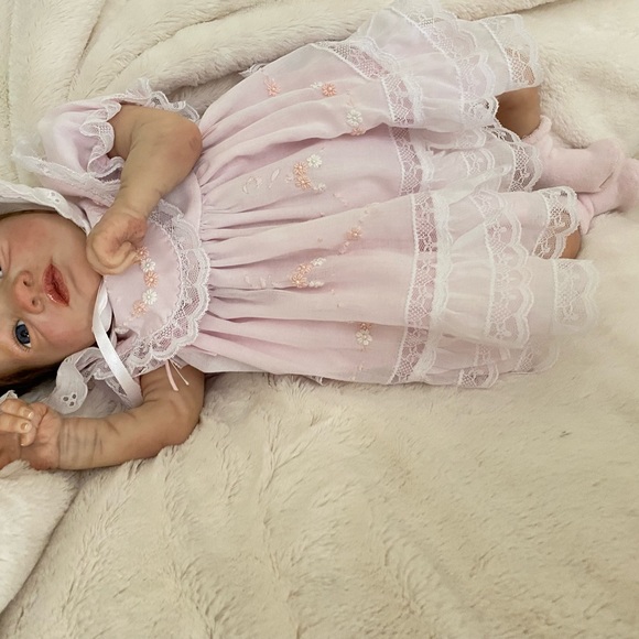 Beautiful Handcrafted Realborn Baby just waiting to be adopted. - Picture 5 of 8